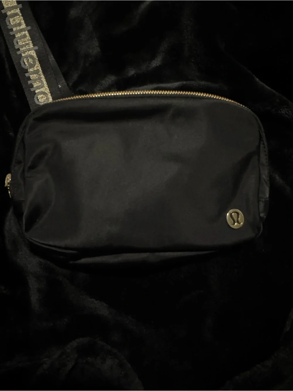 Lululemon Black Crossbody Belt Bag 1L with Logo Strap